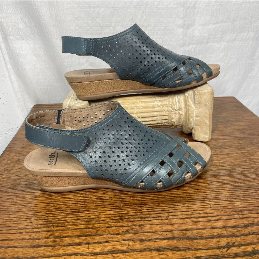Earth Relief Pod Blue Laser Cut Leather Wedge Sandals Women 9.5 Orthopedic Boho